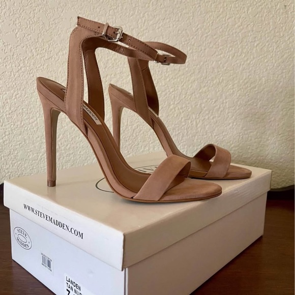 Steve Madden Shoes - Steve Madden Landen heel. Women’s size 7. Tan color.